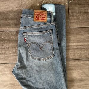 Levi’s Wedgie Skinny Size 27